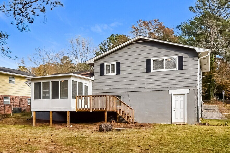 Building Photo - 9184 Homewood Dr