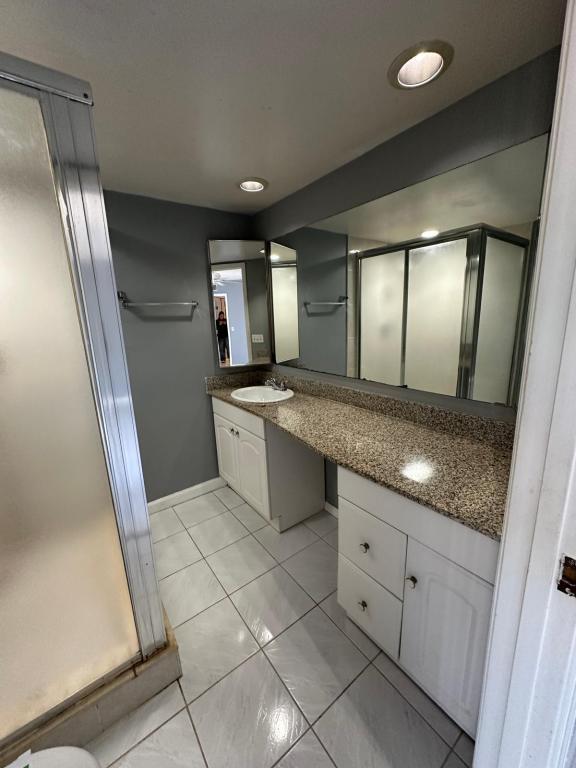 Building Photo - 5276 Middle Ct