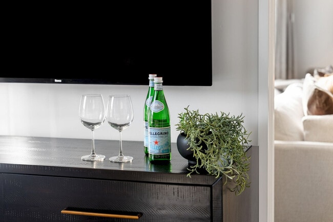 Building Photo - 484 2nd St