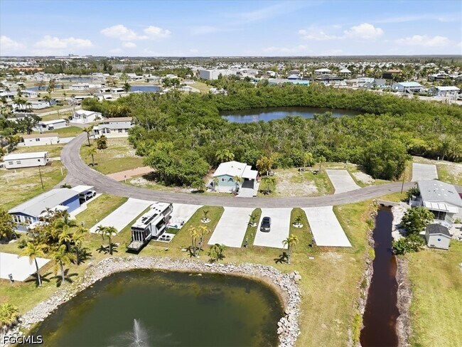 Building Photo - 851 Arapaho Trail