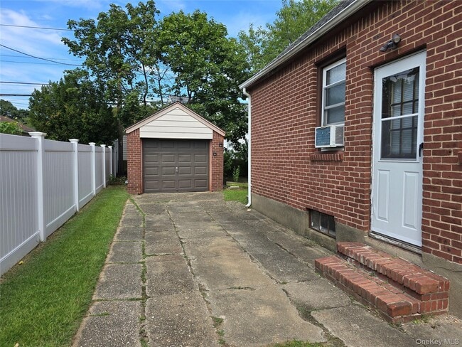 Building Photo - 123 Nugent St