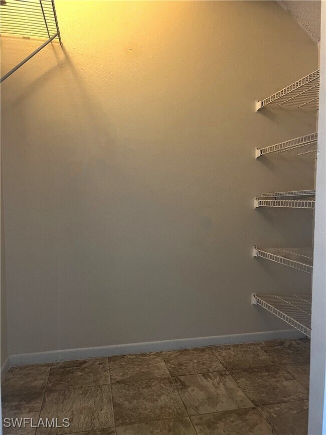 Building Photo - 153 Santa Clara Dr