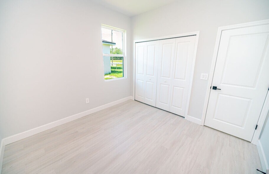 Building Photo - 1103 Saint Tropez Ct