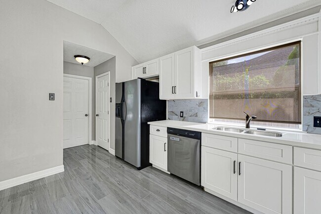 Building Photo - 3207 Crimson Coast Dr