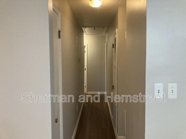 Building Photo - 267 Sioux Ct