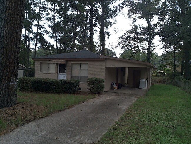 Building Photo - **ON HOLD**3 Bedroom / 1 Bathroom Home for Rent in East Columbus, GA***