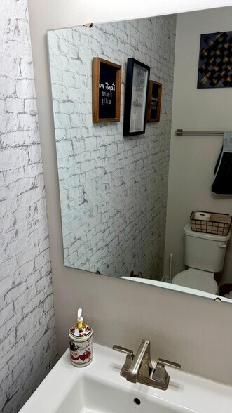 Building Photo - 6032 Goshawk St