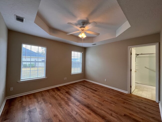 Building Photo - 204 Sand Fox Pl