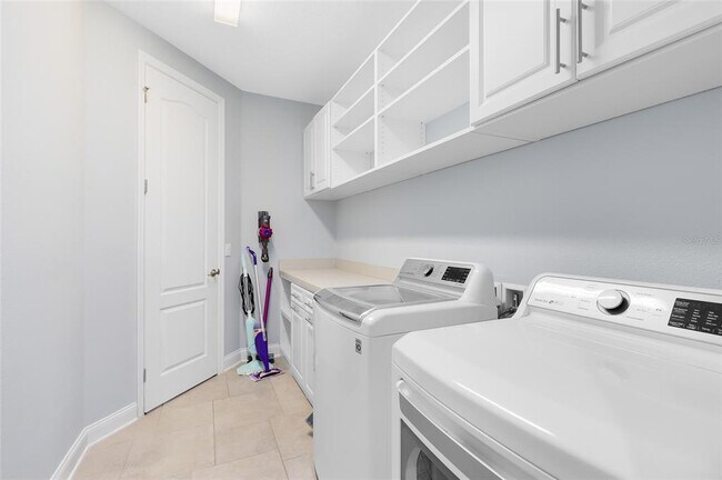 Building Photo - 8450 Laureate Blvd