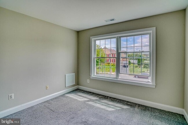 Building Photo - 9902 Player Dr