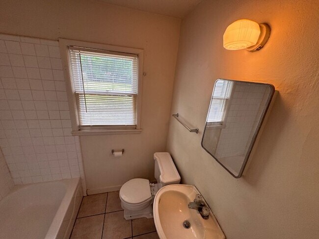 Building Photo - Norman 2 bed cutie, clean and ready for move in!  covered porch and storage shed!