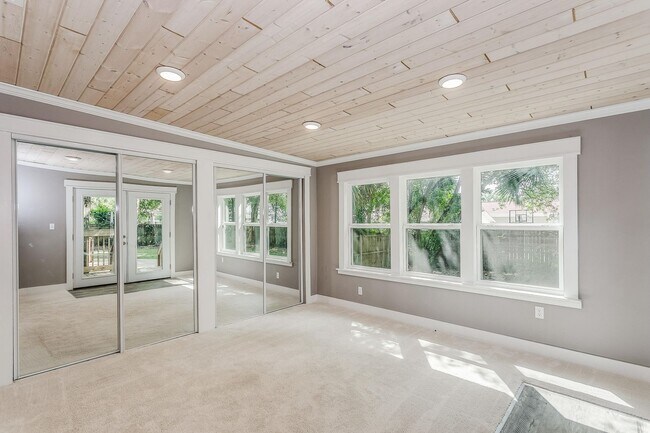 Building Photo - 4 bedroom home in Cordova Park