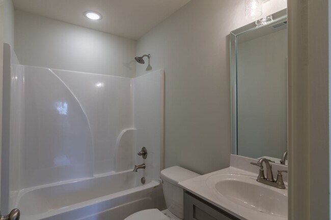 Building Photo - For Lease - 3 Beds, 2 Baths, 2300sqft home...