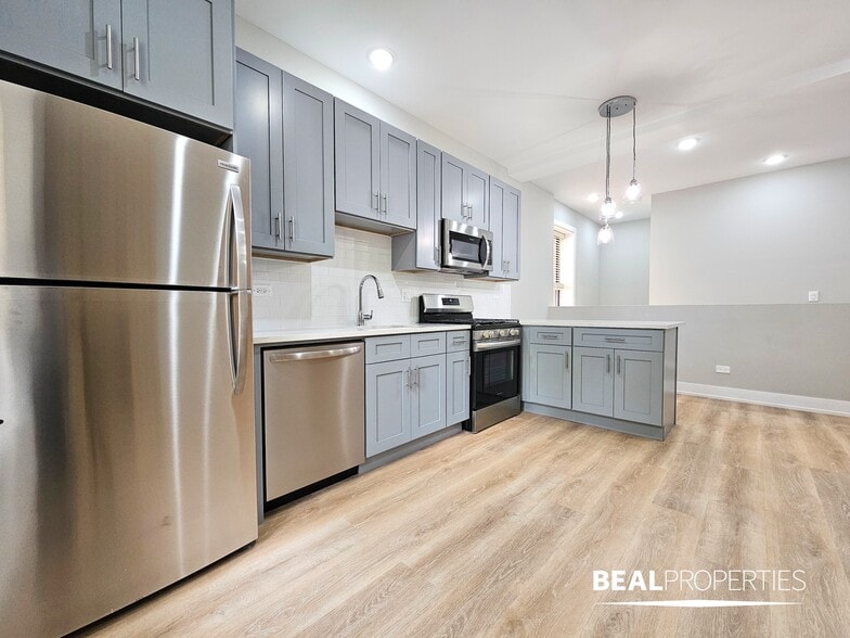 Building Photo - 428 W Belden Ave