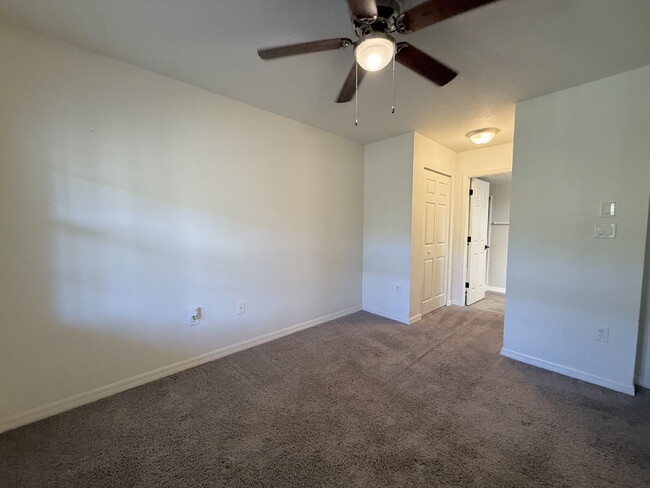 Building Photo - Spacious 2-Bed, 2-Bath Condo in Palm Harbor!