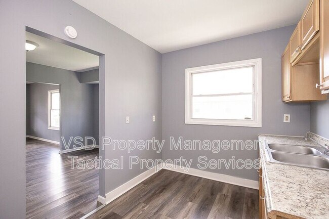 Building Photo - 3484 W 60th St