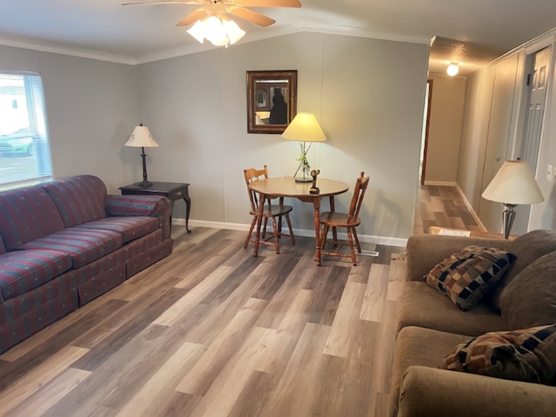 Building Photo - 37 Village Ct