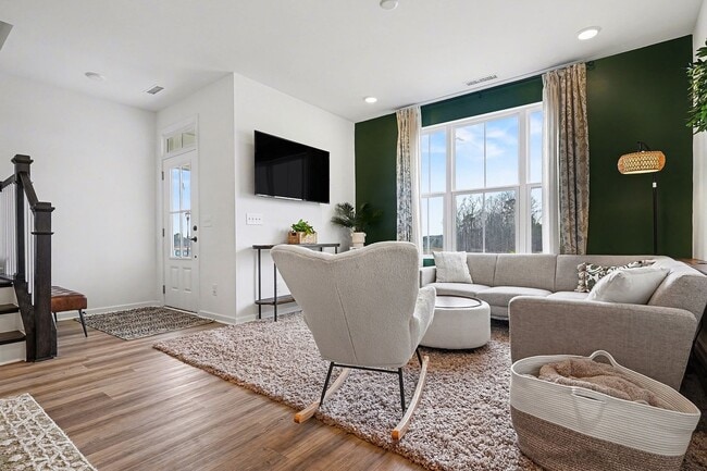 Building Photo - 3BR Like-New End-Unit Townhome – Wendell Falls