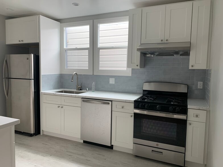 Building Photo - 806 42nd Ave