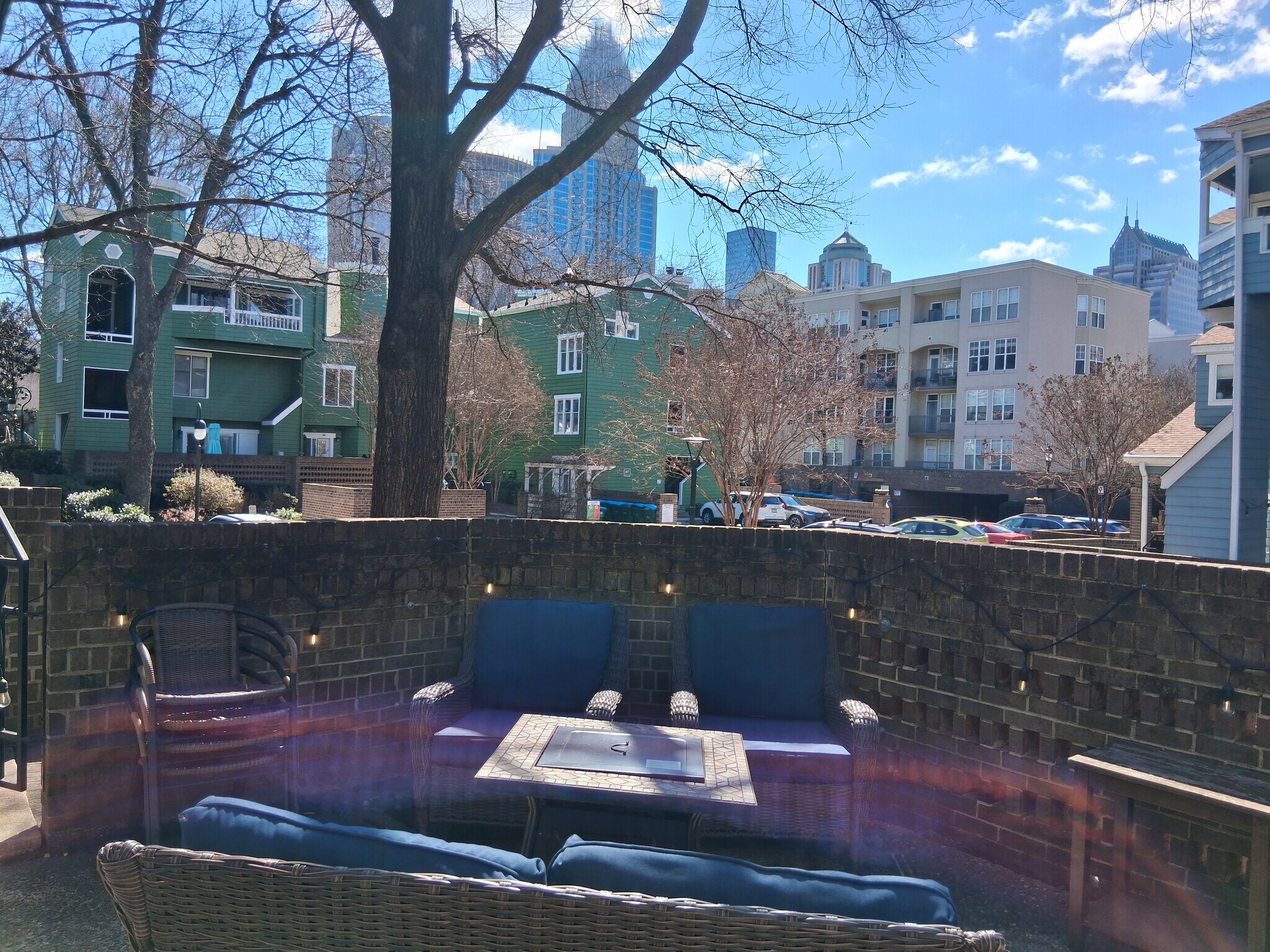 Building Photo - 423 W 8th St