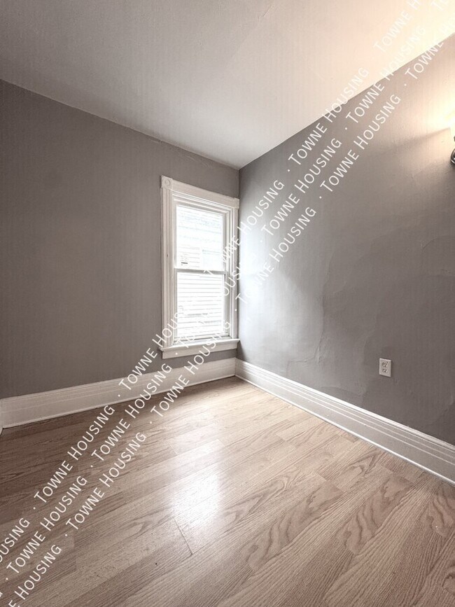 Building Photo - 339 Hampshire St