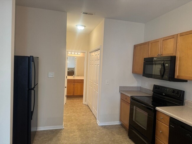 Building Photo - Fantastic 4br/2.5ba home, Conv to 40, excellent location, Available Now!