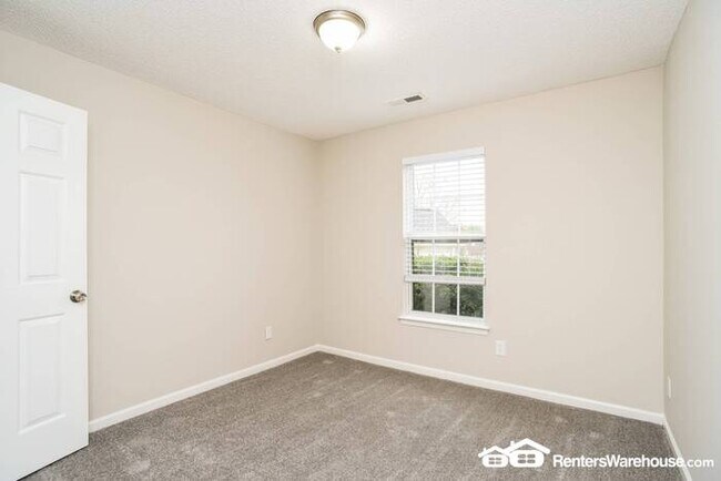 Building Photo - Nice 3 bedroom 2 bath