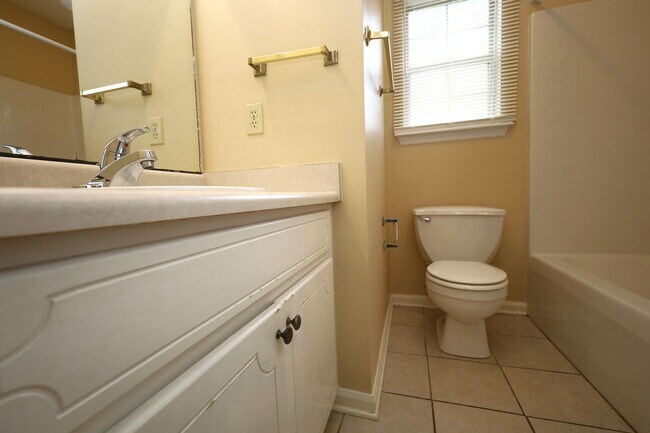 Building Photo - 4214 Abingdon Ct