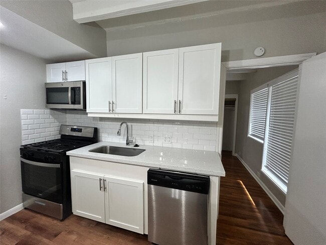 Building Photo - 219 Marshall St