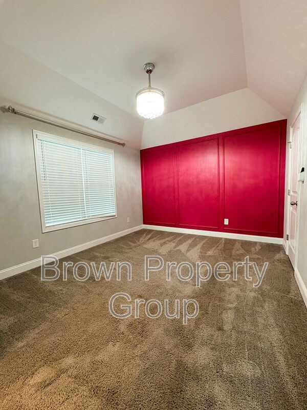 Building Photo - 179 Stafford Ave