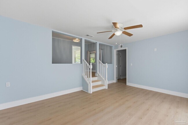Building Photo - 525 Pelham Rd