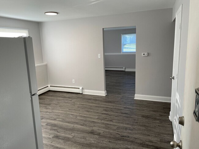 Building Photo - Charming 1 Bed / 1 Bath Ground Floor Unit in the Heart of Allendale