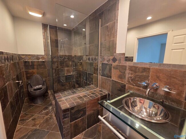 Building Photo - 211 Knollridge Cir SE