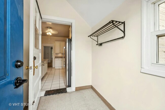 Building Photo - 2103 W Cuyler Ave