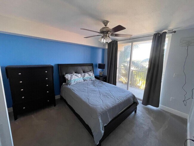 Building Photo - 1801 N Flagler Dr