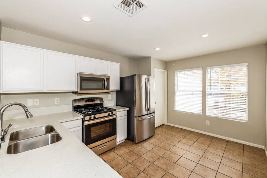 Building Photo - 881 Adobe Flat Dr