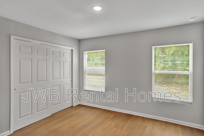 Building Photo - 2117 Moncrief Rd
