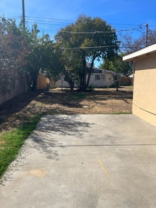 Building Photo - 5725 El Campo Way