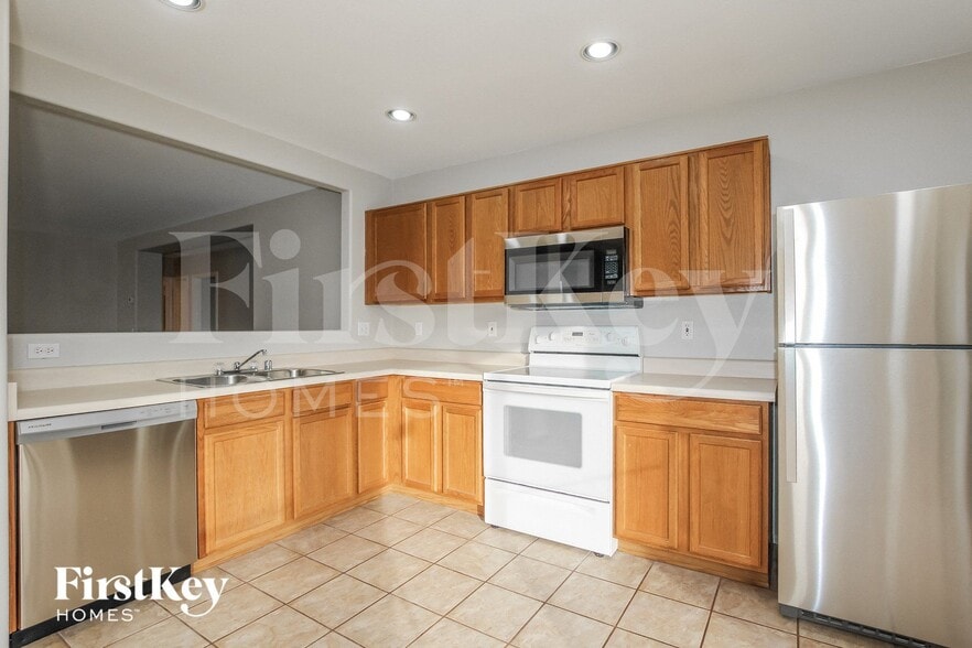 Building Photo - 15843 W Crocus Dr