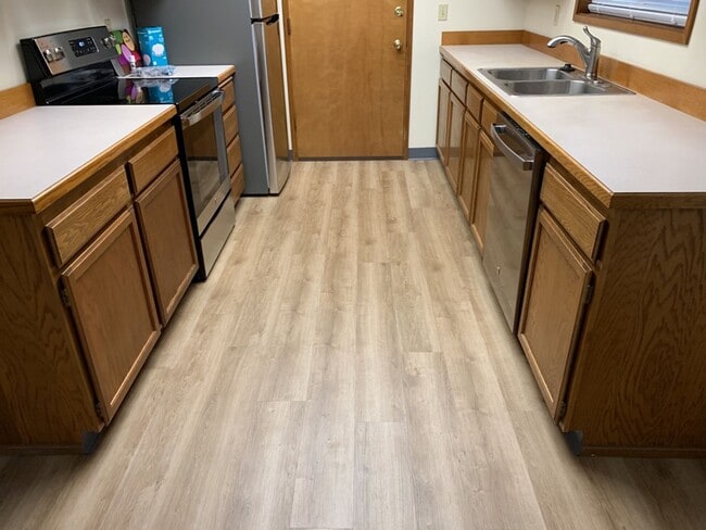 Building Photo - 3 Bed 2 Bath House~ Kenton Neighborhood~ Large Trees plus  W/D Hook Ups!