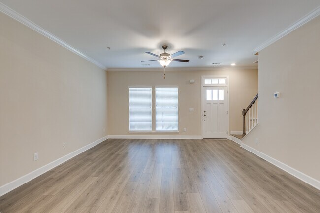 Building Photo - 2029 Serenity St