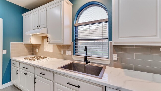 Building Photo - 15603 Twisting Springs Dr