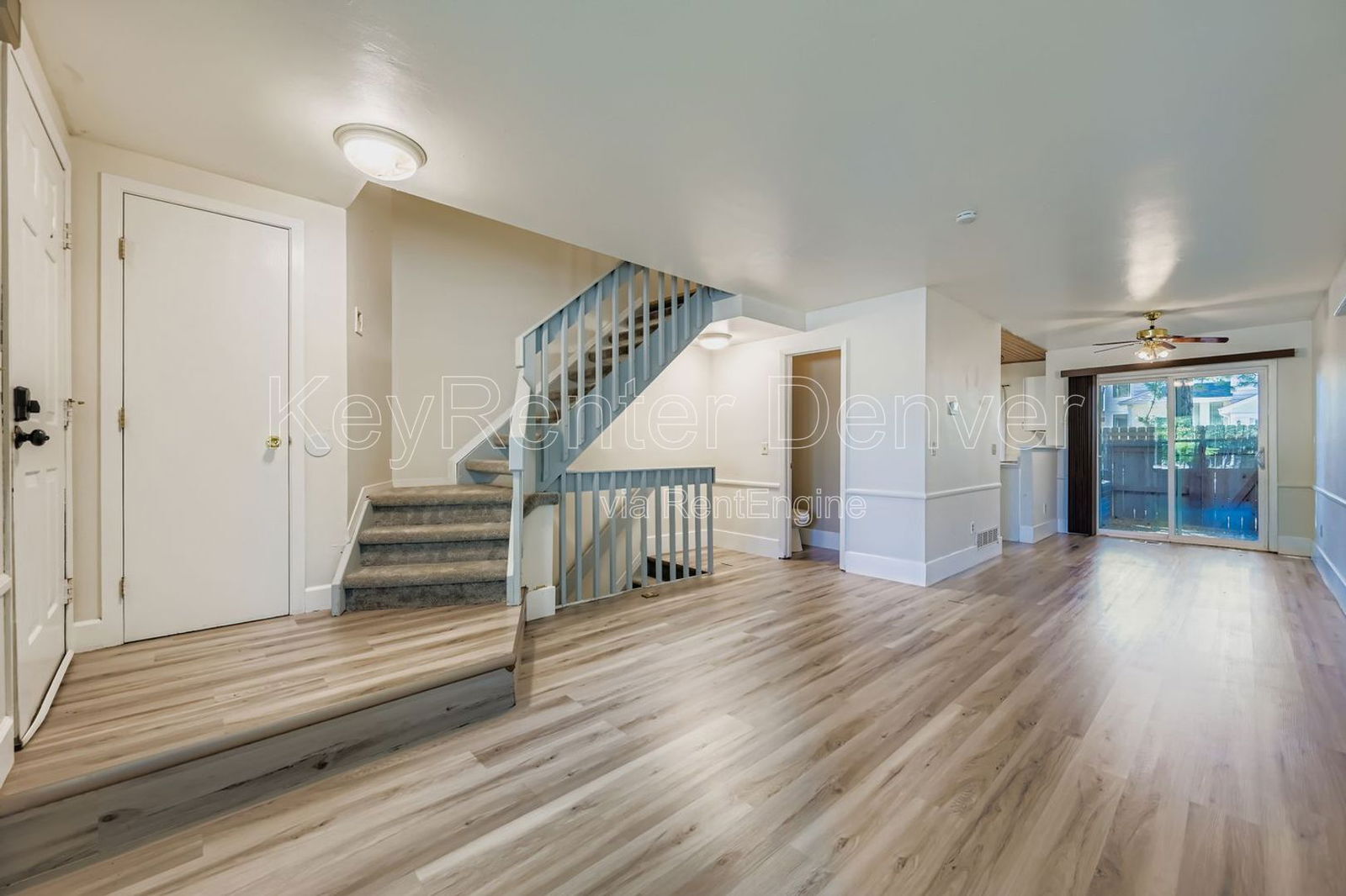 Building Photo - 10587 W Maplewood Dr