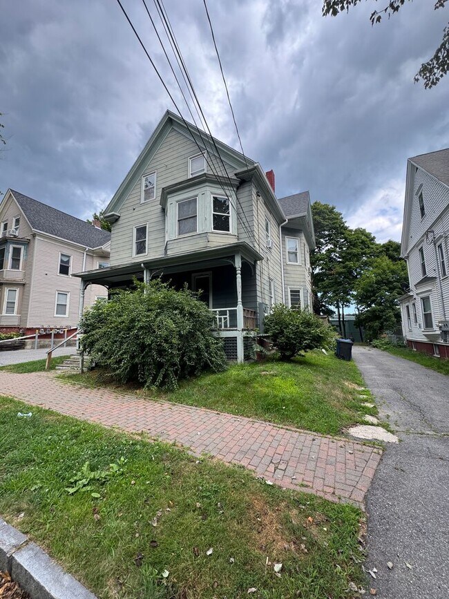 Building Photo - 152 Washburn Ave