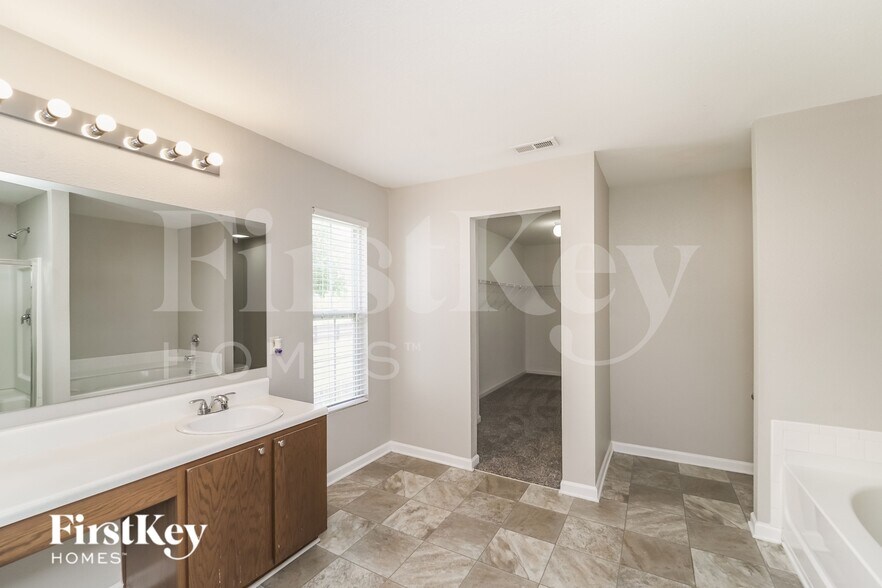 Building Photo - 1112 Rainier Ln