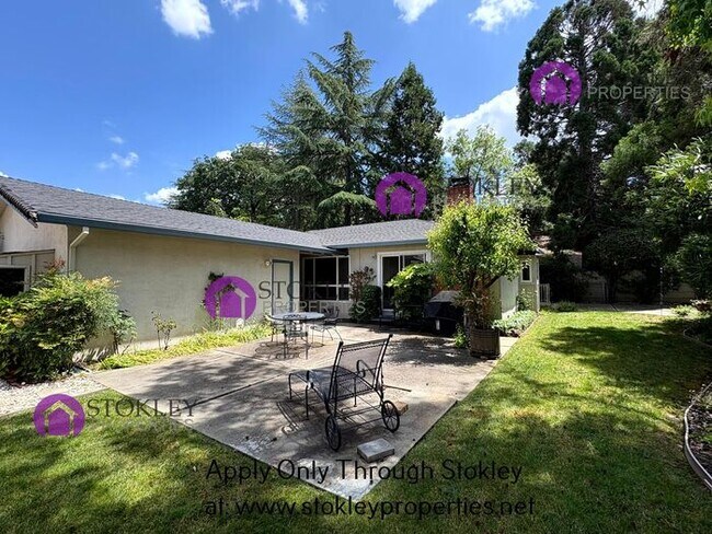 Building Photo - 664 Sherree Dr