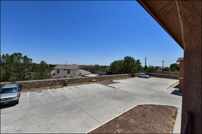 Building Photo - 3404 Blue Earth Ln