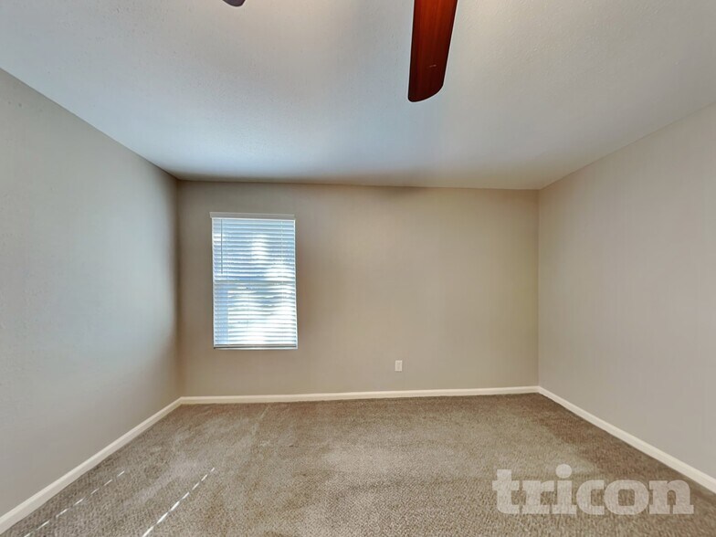 Building Photo - 17506 Sundrop Ln