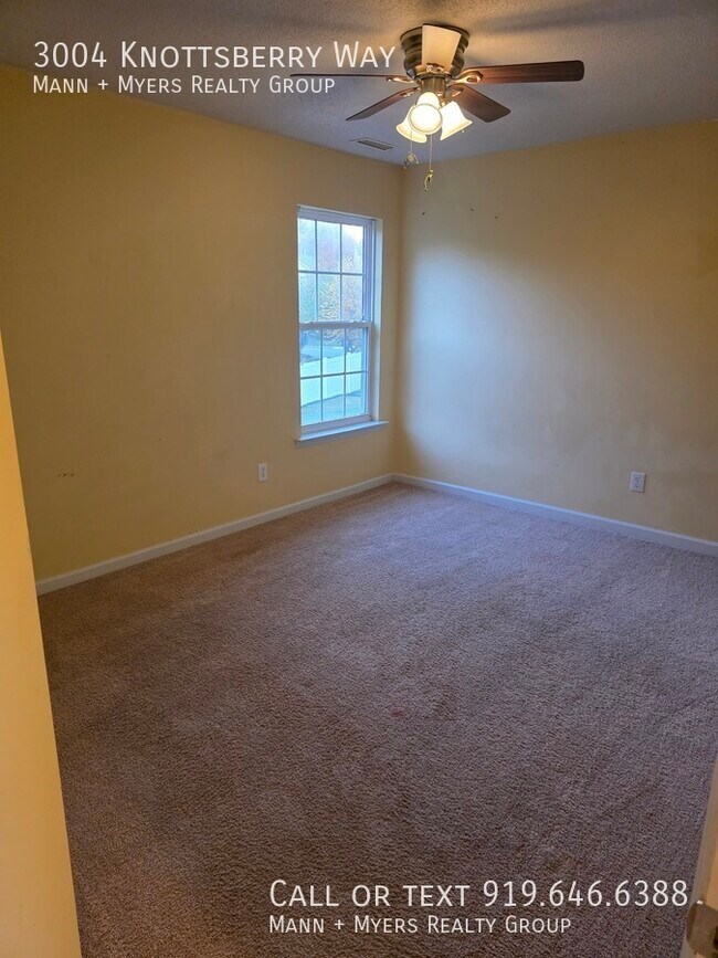 Building Photo - 3004 Knottsberry Way