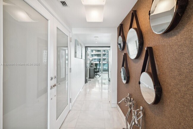 Building Photo - 1331 Brickell Bay Dr